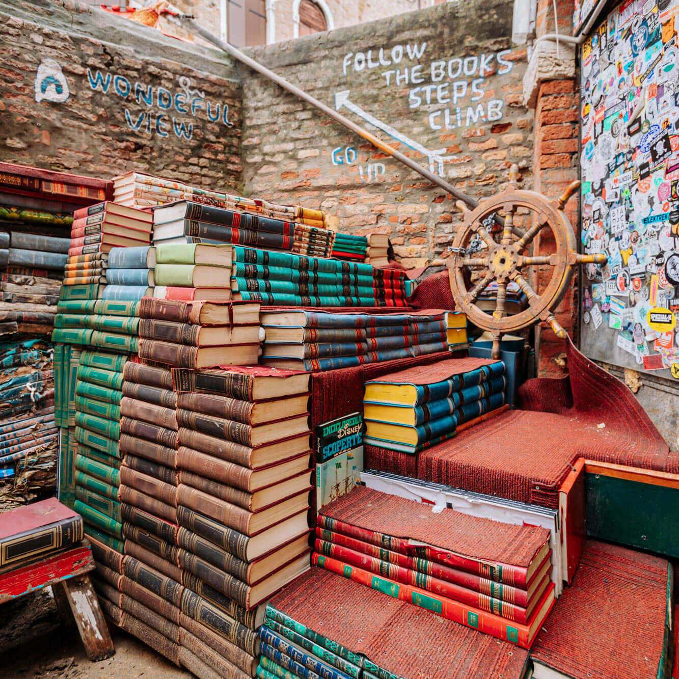 Scalinata della libreria Acqua Alta